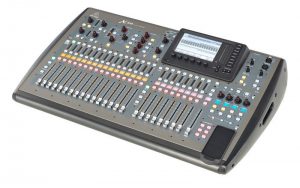 Behringer X32 (32-kanavaa)